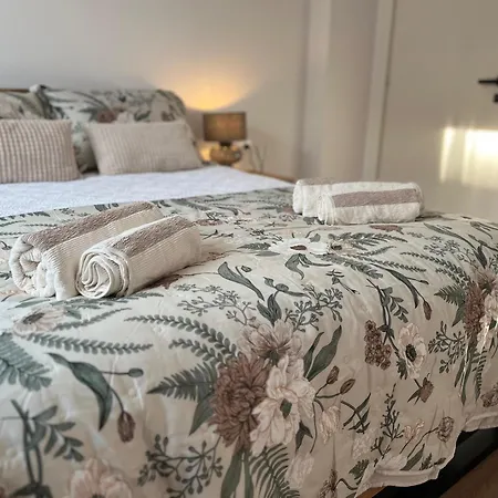Mosaic Urban Retreat With Free Parking Appartamento *
